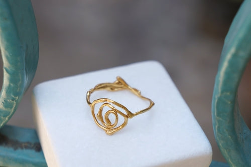Solid Gold Jasmine Ring – Handmade Spiral Twig Band | Unique Nature