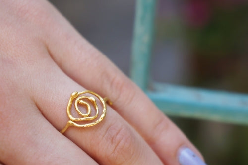 Solid Gold Jasmine Ring – Handmade Spiral Twig Band | Unique Nature