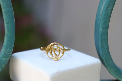 Solid Gold Jasmine Ring – Handmade Spiral Twig Band | Unique Nature