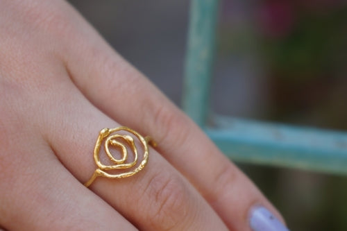 Solid Gold Jasmine Ring – Handmade Spiral Twig Band | Unique Nature