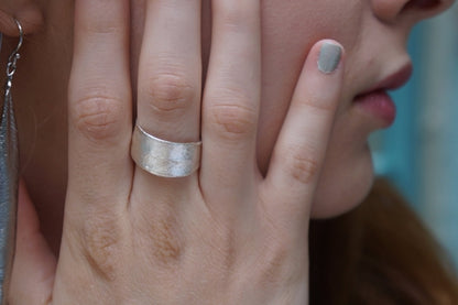 Solid White Gold Ring – Adjustable Olive Leaf Band | 14k 18k Nature